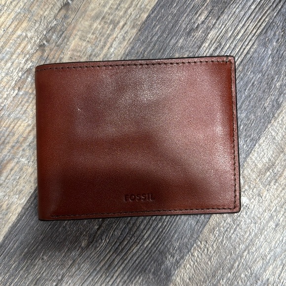 - Fossil wallet for men - Picture 2 of 11